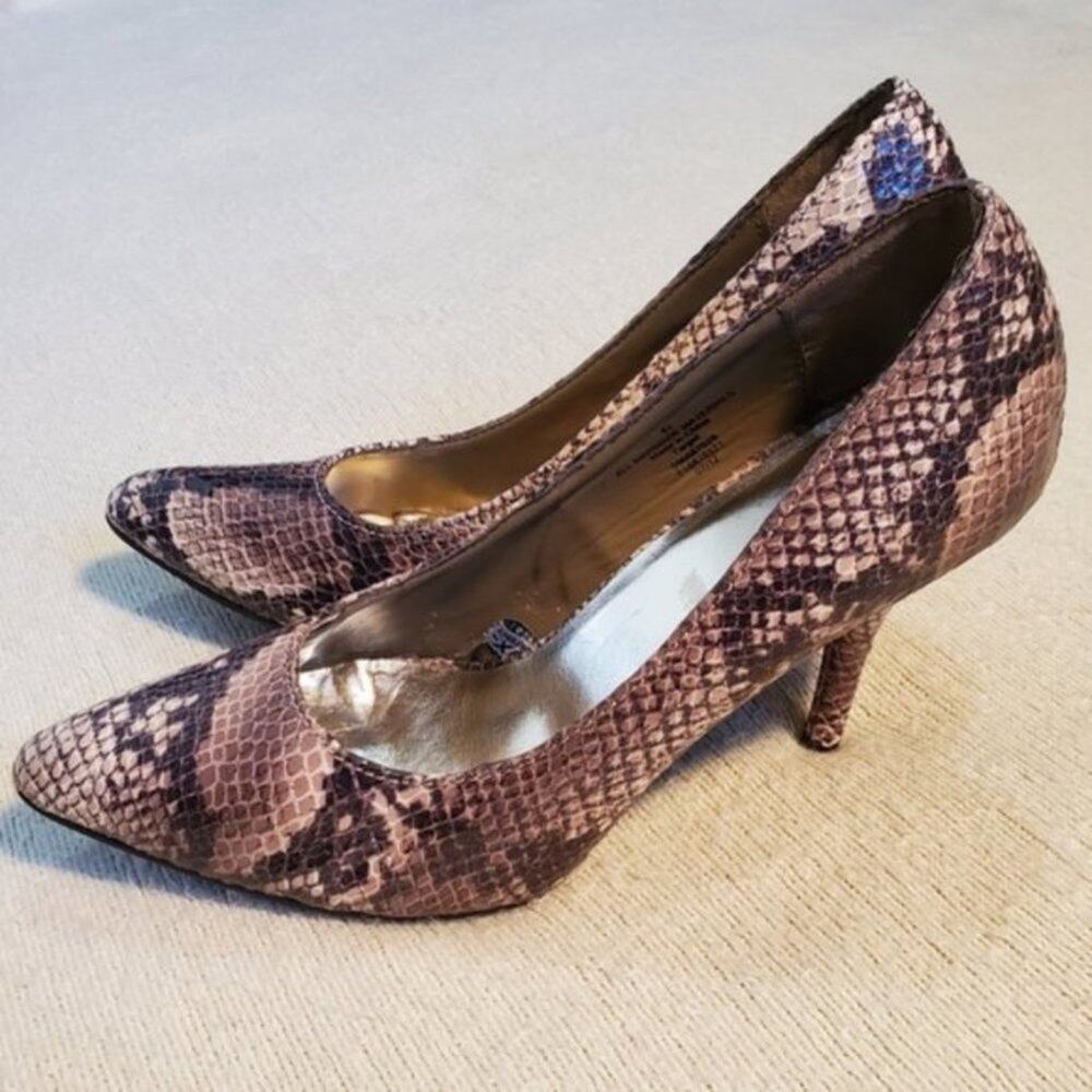 MOSSIMO SNAKESKIN HEELS SZ 8.5
